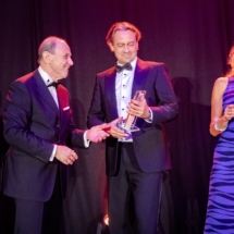 President Sante presents award to Polymount BV at the EFTA Benelux awards ceremony 2019. 